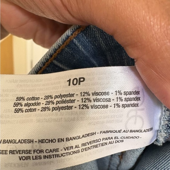 Gloria Vanderbilt Blue Jean Shorts - Picture 5 of 5